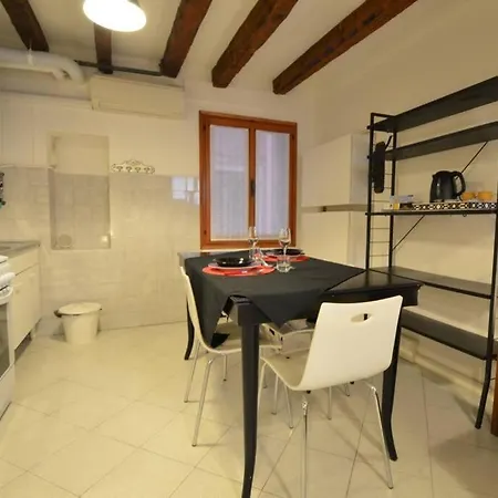 Carlo's By Venicevillas