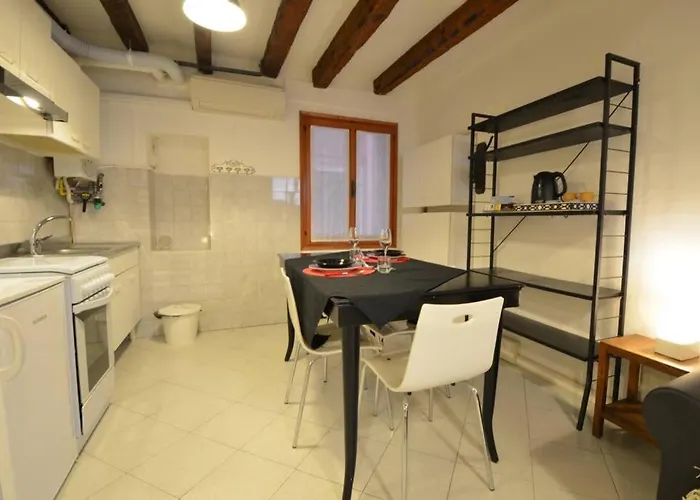 Carlo's By Venicevillas